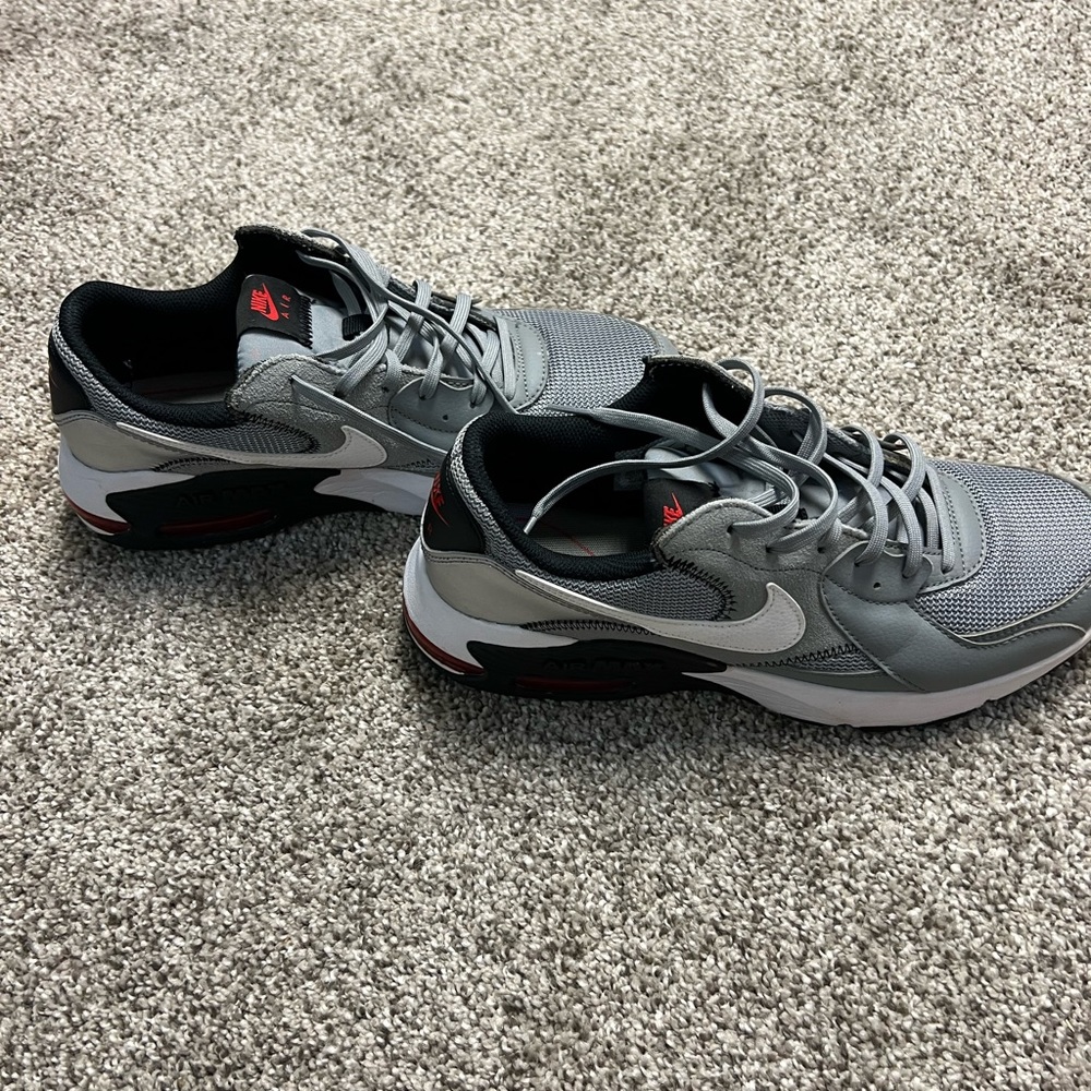 Nike air max excee size 9 men